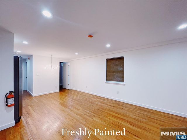 327 Undercliff Avenue 1, Edgewater, NJ 07020