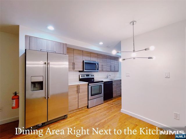 327 Undercliff Avenue 1, Edgewater, NJ 07020