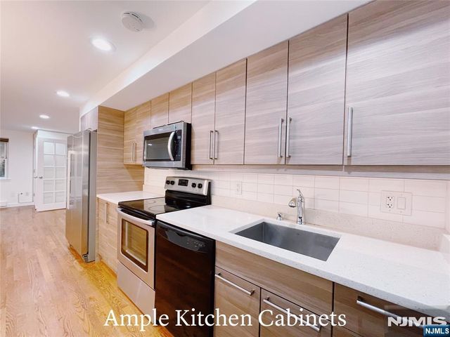 327 Undercliff Avenue 1, Edgewater, NJ 07020