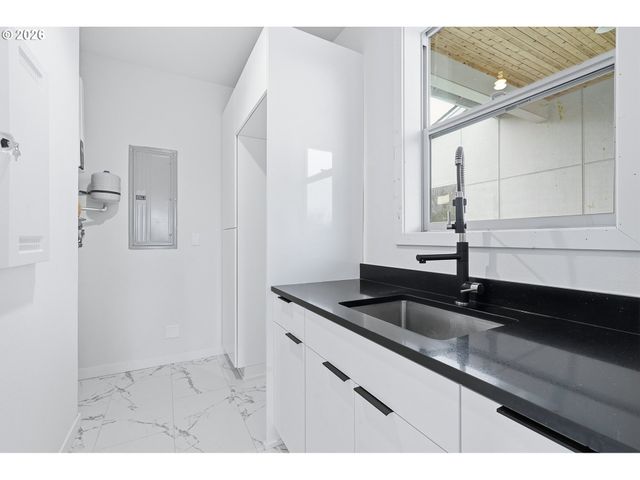 21280 Sw BASELINE Rd, Beaverton, OR 97003