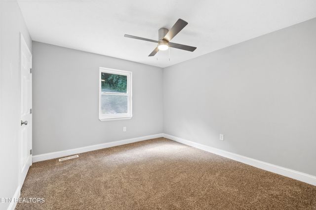 890 Old Harriman Hwy, Oliver Springs, TN 37840