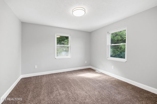 890 Old Harriman Hwy, Oliver Springs, TN 37840