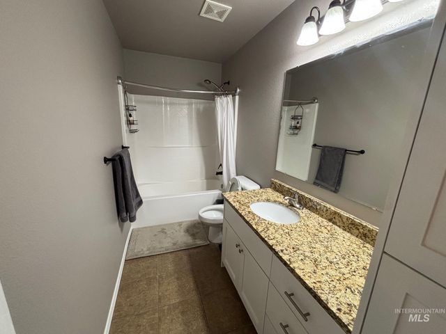 8867 W Evening Star Ln, Boise, ID 83709