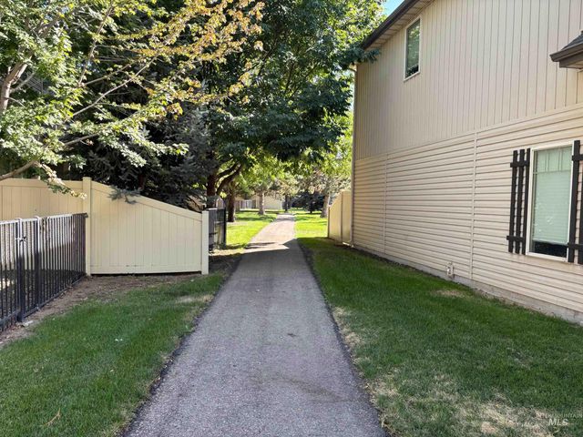 8867 W Evening Star Ln, Boise, ID 83709