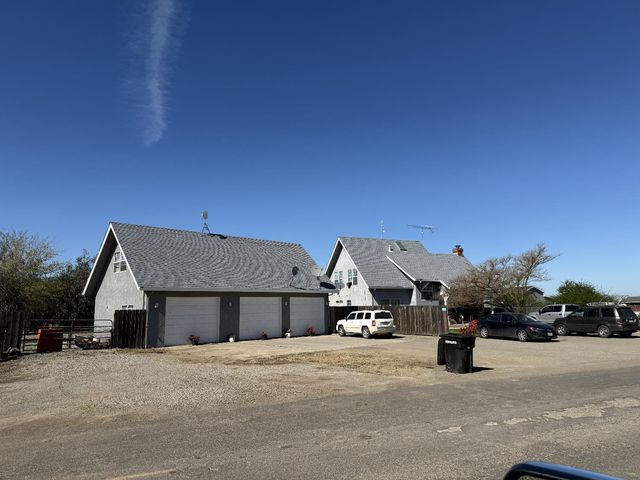 1613 Fig Ave, Patterson, CA 95363