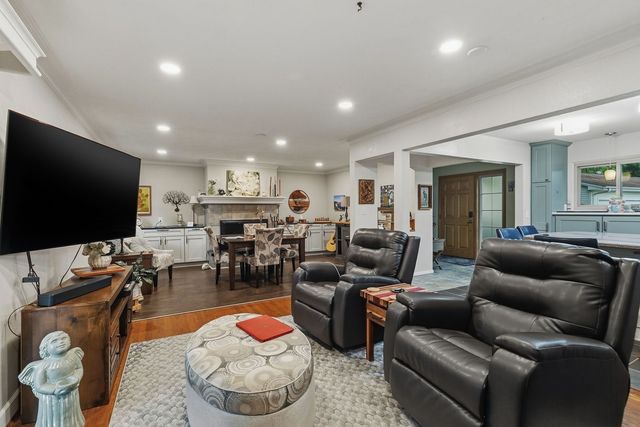 2221 3rd St B Street, East Moline, IL 61244