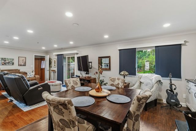 2221 3rd St B Street, East Moline, IL 61244