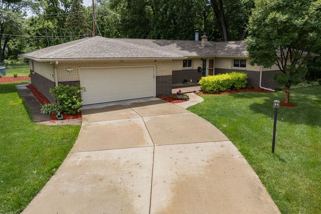2221 3rd St B Street, East Moline, IL 61244