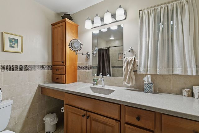 2221 3rd St B Street, East Moline, IL 61244