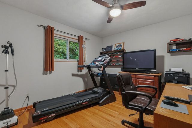 2221 3rd St B Street, East Moline, IL 61244