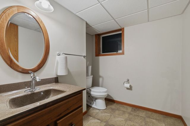 2221 3rd St B Street, East Moline, IL 61244