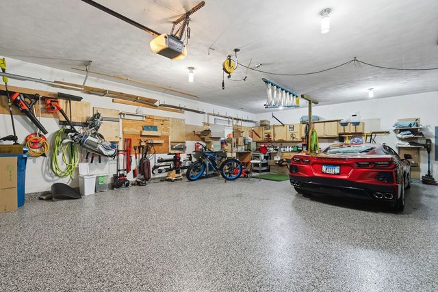 2221 3rd St B Street, East Moline, IL 61244