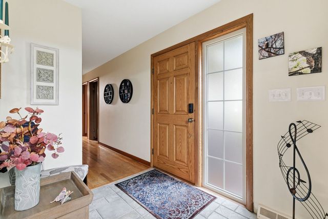2221 3rd St B Street, East Moline, IL 61244