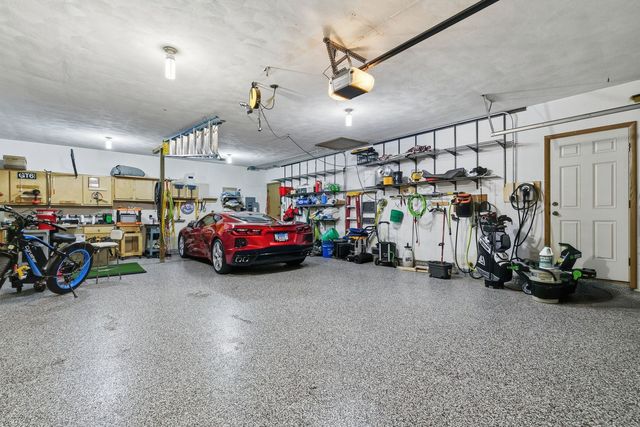 2221 3rd St B Street, East Moline, IL 61244