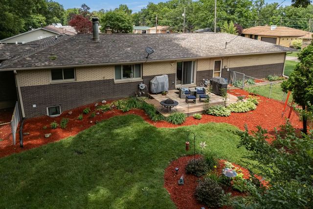 2221 3rd St B Street, East Moline, IL 61244