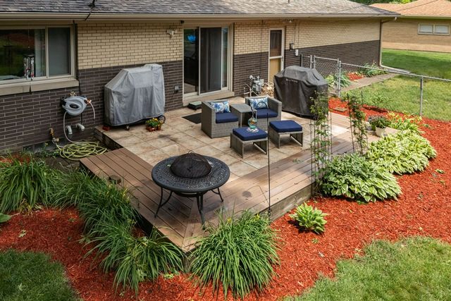 2221 3rd St B Street, East Moline, IL 61244