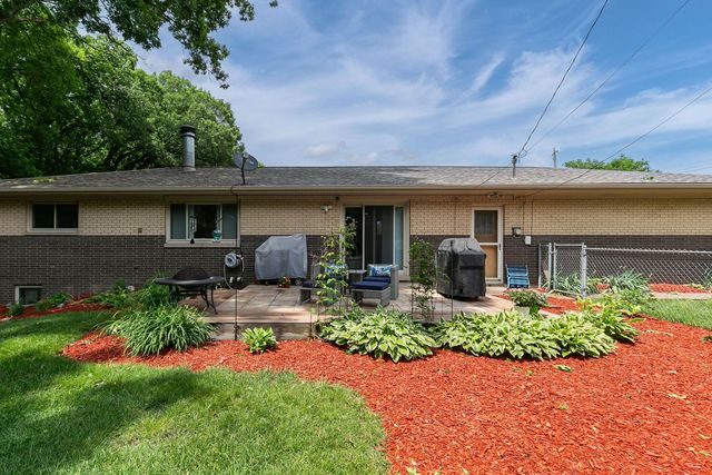 2221 3rd St B Street, East Moline, IL 61244