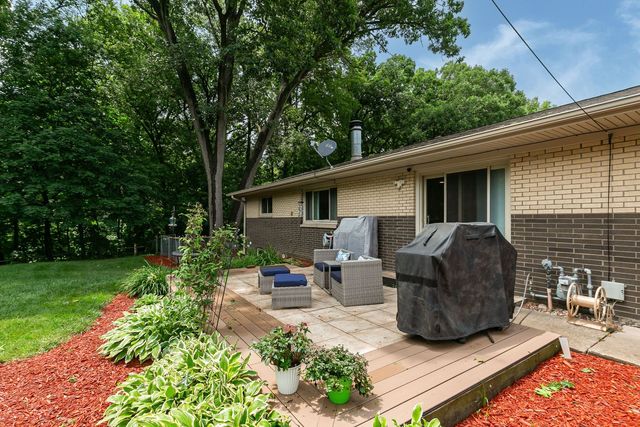 2221 3rd St B Street, East Moline, IL 61244