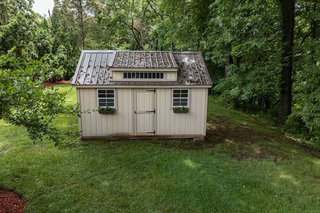 2221 3rd St B Street, East Moline, IL 61244