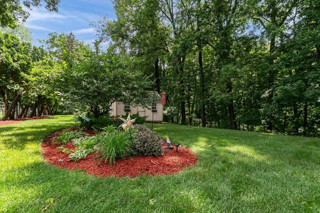 2221 3rd St B Street, East Moline, IL 61244