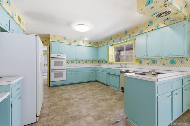 22 Wenwood Drive, Glen Head, NY 11545