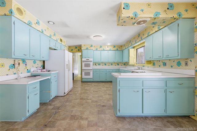 22 Wenwood Drive, Glen Head, NY 11545