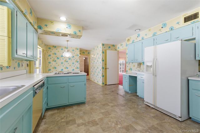 22 Wenwood Drive, Glen Head, NY 11545