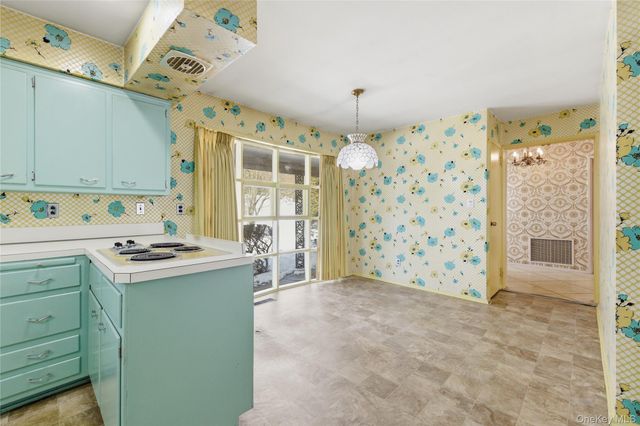 22 Wenwood Drive, Glen Head, NY 11545