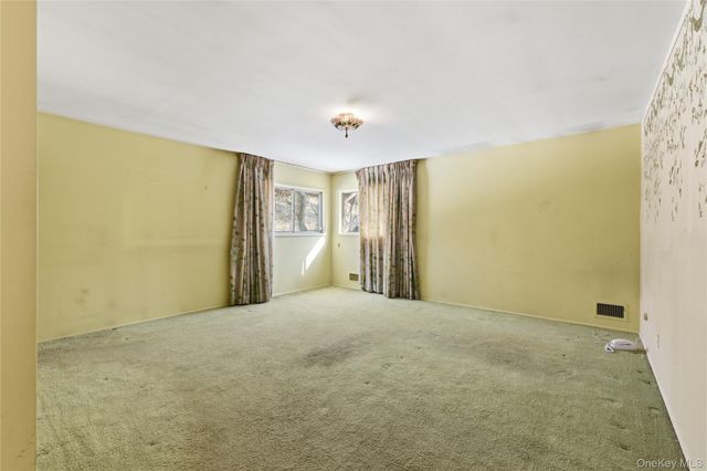 22 Wenwood Drive, Glen Head, NY 11545