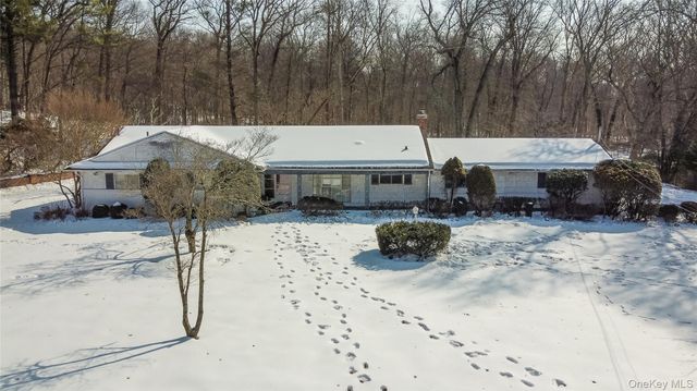 22 Wenwood Drive, Glen Head, NY 11545