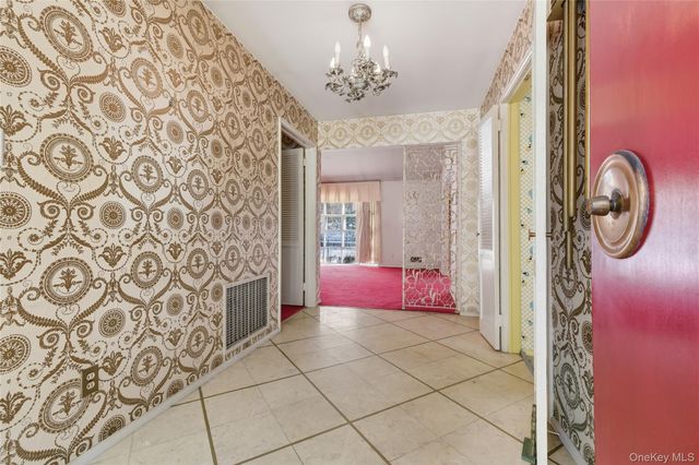 22 Wenwood Drive, Glen Head, NY 11545