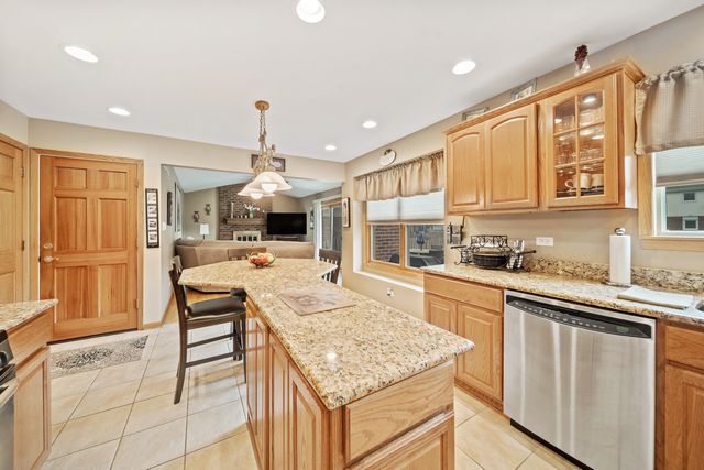 3444 Drover Lane, Darien, IL 60561
