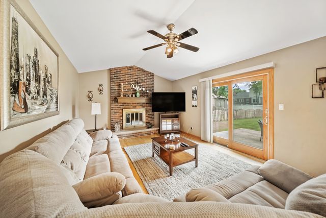 3444 Drover Lane, Darien, IL 60561