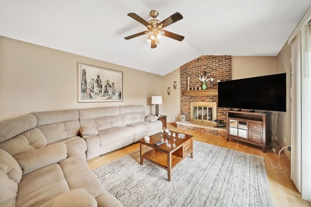 3444 Drover Lane, Darien, IL 60561