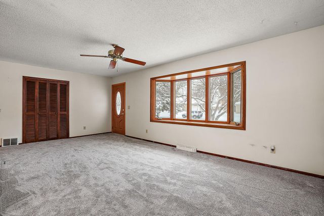 10933 Gettysburg Avenue N, Champlin, MN 55316