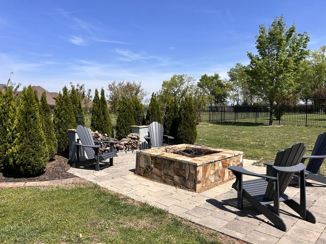 707 Farmington Dr, Lebanon, TN 37087