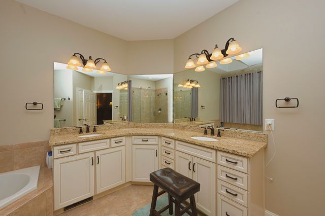 707 Farmington Dr, Lebanon, TN 37087