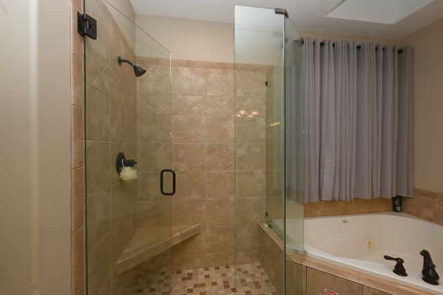 707 Farmington Dr, Lebanon, TN 37087