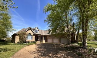 707 Farmington Dr, Lebanon, TN 37087