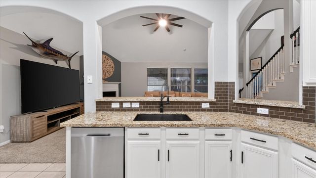 605 Pelican Harbour Drive, Texas City, TX 77590