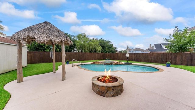 605 Pelican Harbour Drive, Texas City, TX 77590