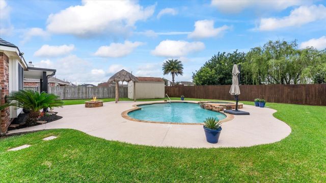 605 Pelican Harbour Drive, Texas City, TX 77590
