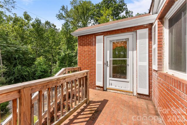 108 Wilrecar Drive, Black Mountain, NC 28711
