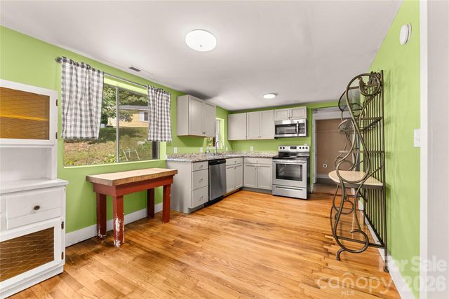 108 Wilrecar Drive, Black Mountain, NC 28711