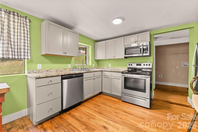 108 Wilrecar Drive, Black Mountain, NC 28711