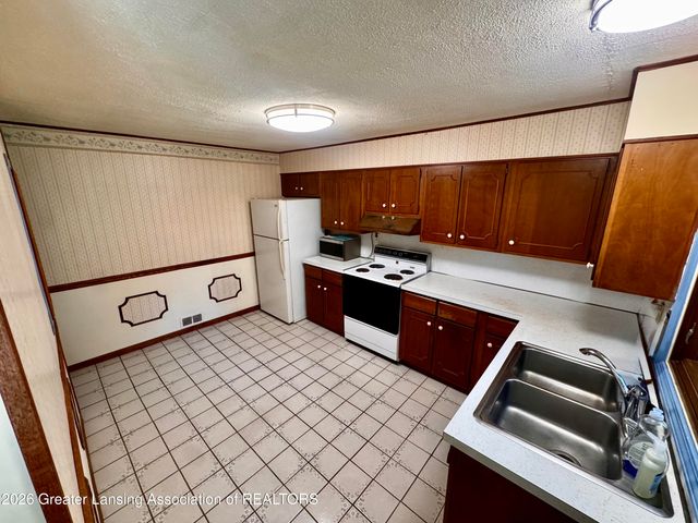 535 Hamilton Avenue, Lansing, MI 48910