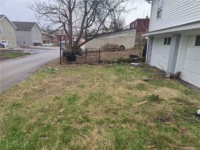 323 S 5th Street, Jeannette, PA 15644