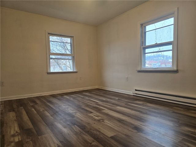 323 S 5th Street, Jeannette, PA 15644