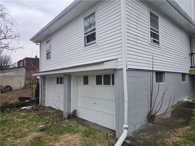 323 S 5th Street, Jeannette, PA 15644