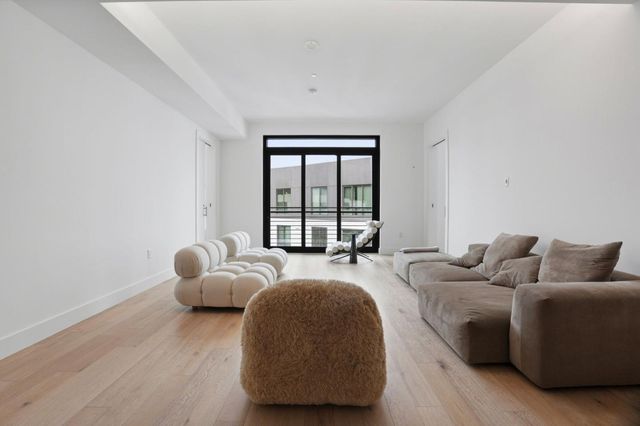 1 Bristol Court 515, San Francisco, CA 94130